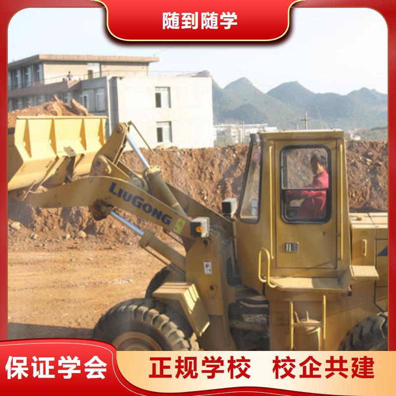 塔吊装载机-虎振技工学校招生电话就业前景好校企共建