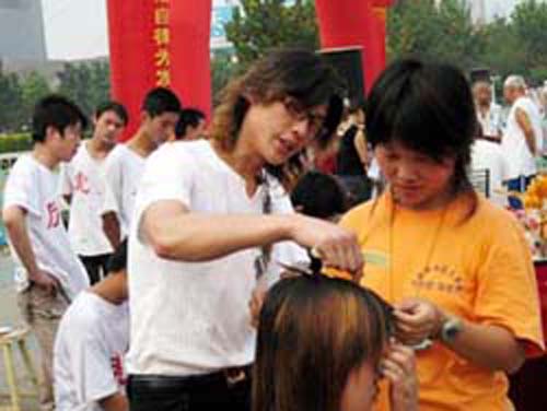 美容美发虎振挖掘机学校老师专业