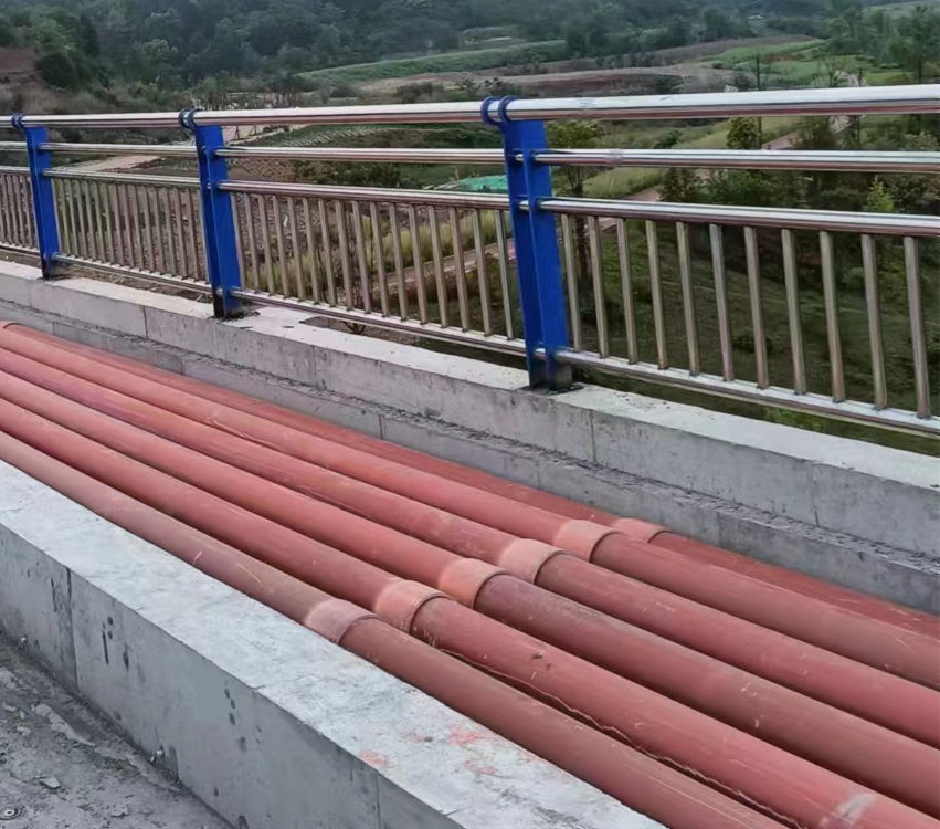 道路护栏产品类型多