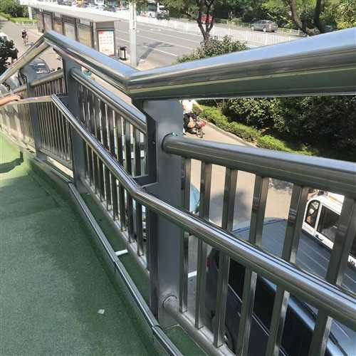护栏q235b波形护栏板实力大厂家