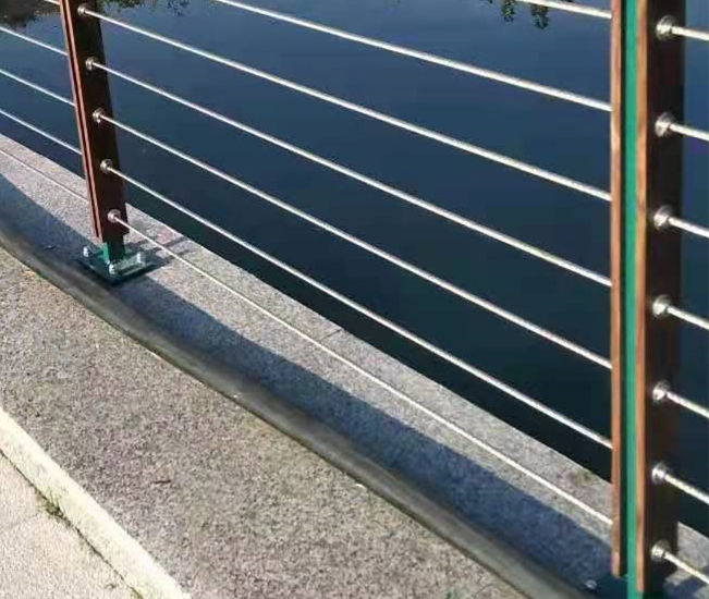 【护栏人车分流栏有实力有经验】本地经销商