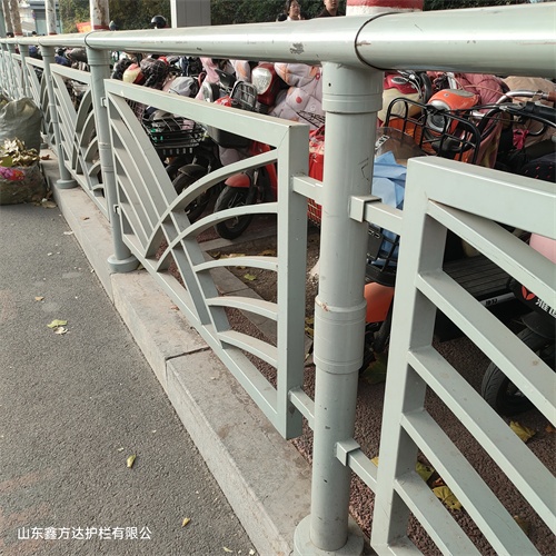 灯光护栏厂家直销电话