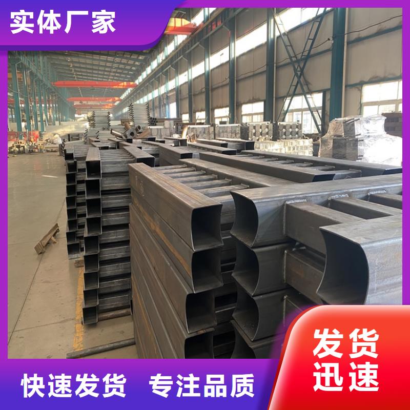 护栏-国道抗冲击围栏专业生产团队海量现货直销