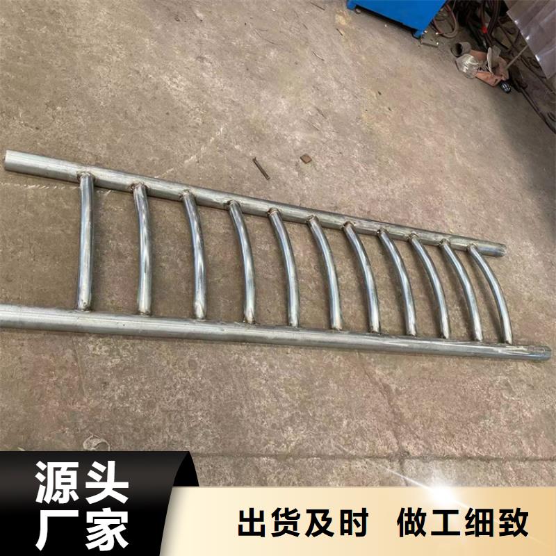 道路防撞护栏河道防撞栏杆精致工艺厂家拥有先进的设备
