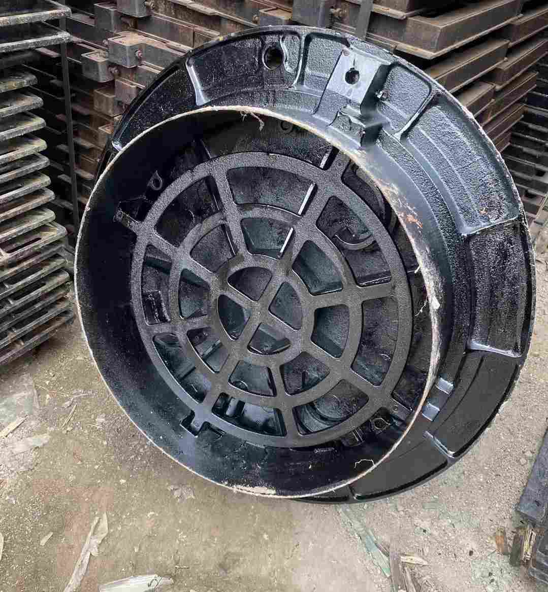450*750重型球墨铸铁井盖现货供应建通铸造